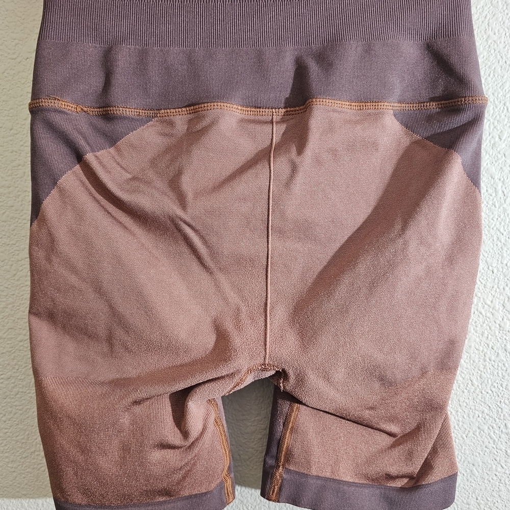 Athleta Allyson Felix Legend Seamless Bike Short High Rise Athletic Size Small - Picture 12 of 13
